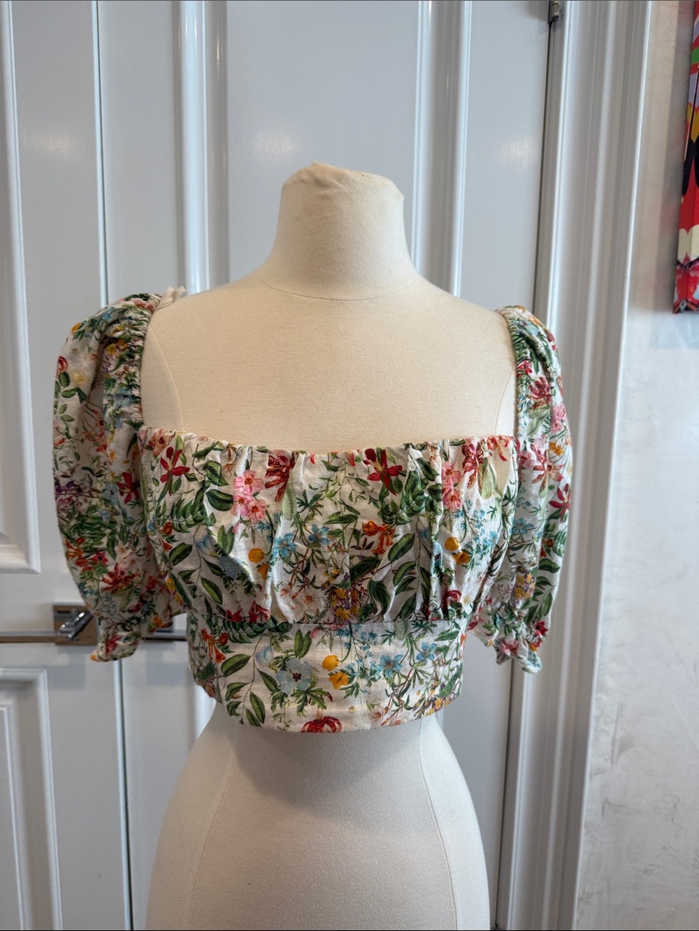 And other stories Floral Square-Neck Puff Sleeve Crop Top - White/Multicolor